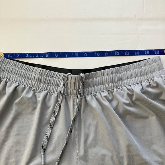 Under Armour Men’s Elevated Woven 2.0 Shorts 1362289 Light Gray Size XL Fitted - Picture 8 of 16